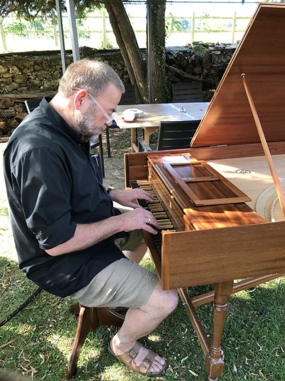 Breakfast concert from Herr Friedrich at La Ferme Historique Jean de la Fontaine
